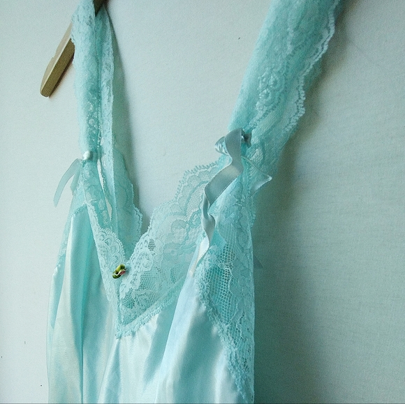 70's Vintage | Pastel Blue Lace Cami with Pleated Peplum Hem | Size Large - Picture 5 of 5